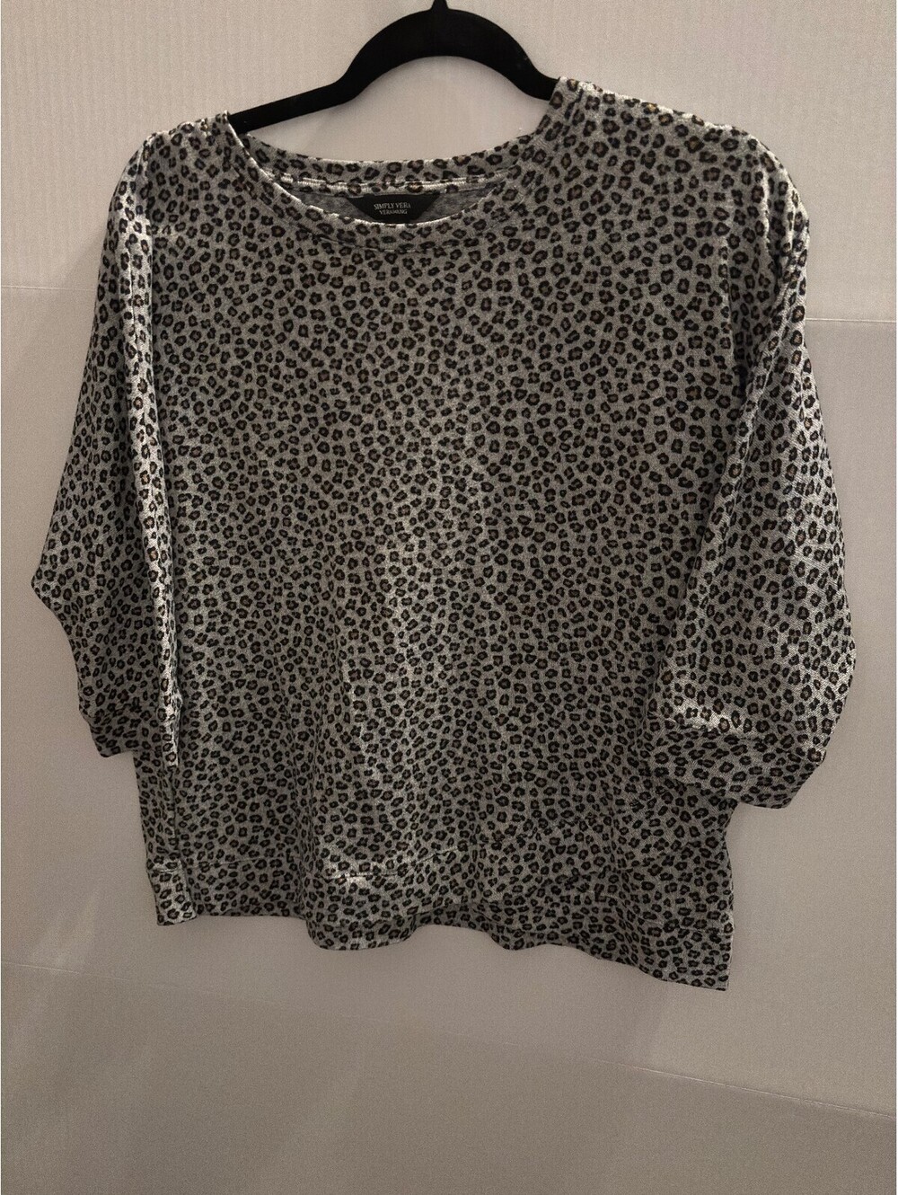 Simply Vera Vera Wang Women's Medium Leopard Print Jersey Top in Beige and Black - Picture 2 of 6